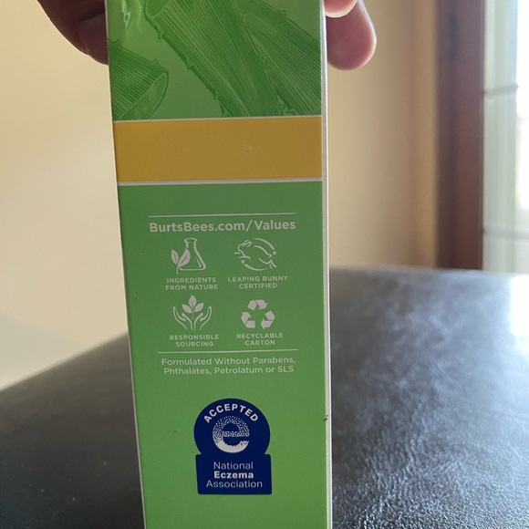 Burt's Bees Calming Serum with Aloe and Rice Milk - sensitive solutions 1 fl oz - Picture 4 of 7